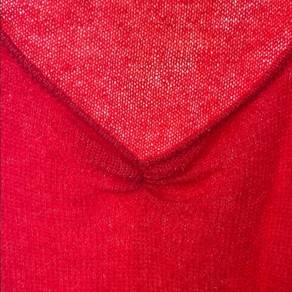Gucci womens Elegant red sweater with detachable feather wrists - Picture 6 of 6